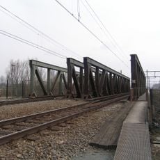 Spoorbrug over de Linge