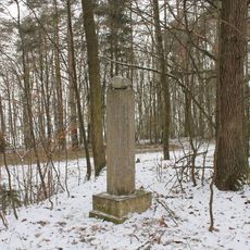 Pomník u Hrabové na okraji lese