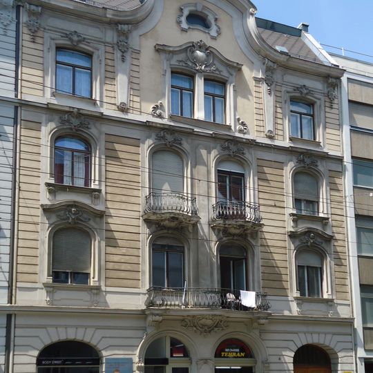 Wohn- und Geschäftshaus