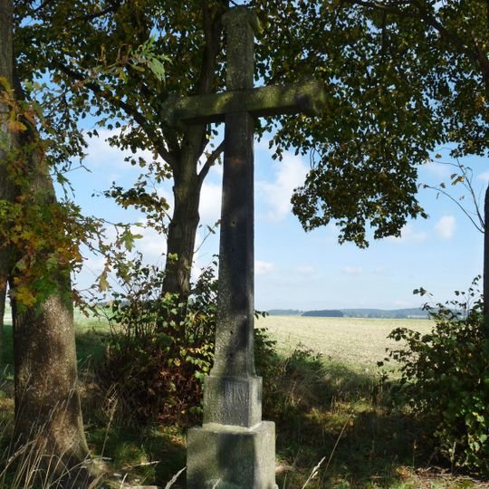 Kříž u silnice na Velice