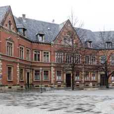 Pfarramt der Nicolaikirchgemeinde und Superintendentur sowie Einfriedungsmauer Domhof 9; 10; 11