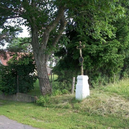 Kříž západně od Pročevil