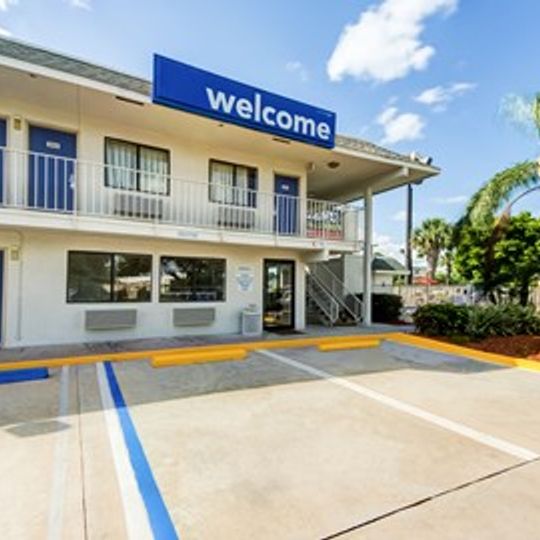 Motel 6 Lakeland, FL