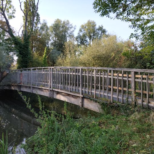 Footbridge Over River Cherwell At Parsons Pleasure Punt Rollers