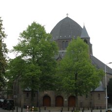 St. Aloysiuskerk, vanwege het van oorsprong tweeklaviers orgel