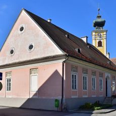 Wohnhaus und Wirtschaftsgebäude