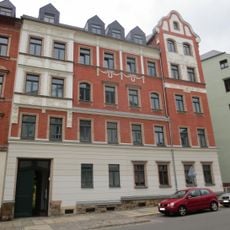 Mietshaus mit Laden in halboffener Bebauung Pleißbachstraße 1