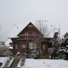 Wohnhaus in offener Bebauung Karl-Marx-Straße 1