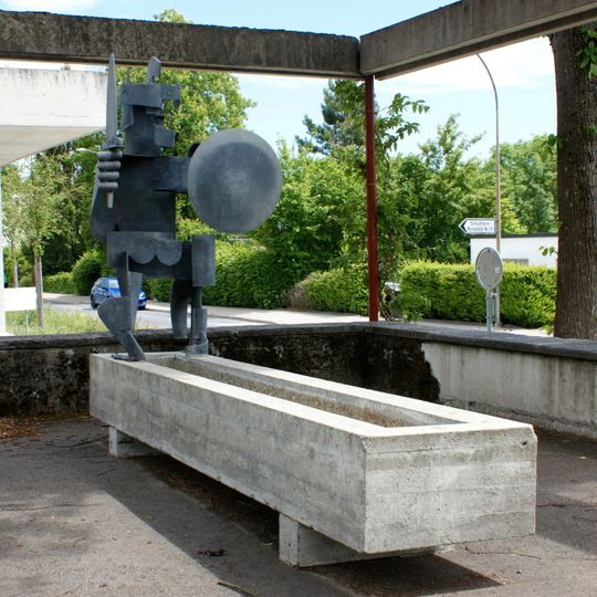Brunnen Rossfeldschulhaus / Legionär