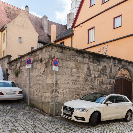 Herrngasse 4, Gartenmauer