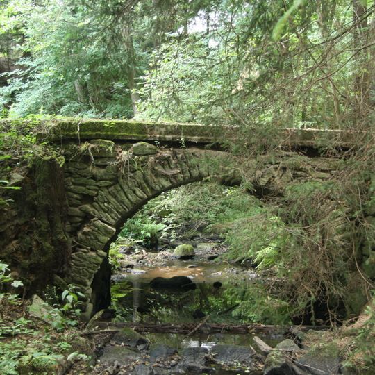 Kamenný most přes Meziklaský potok u Remuty