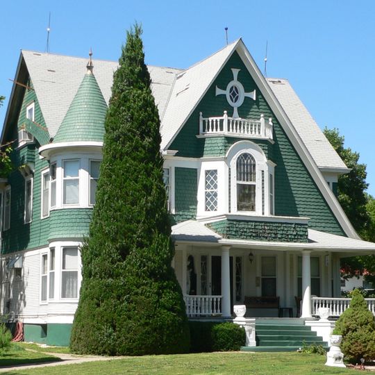 Wallace Warren and Lillian Genevieve Bradshaw Kendall House