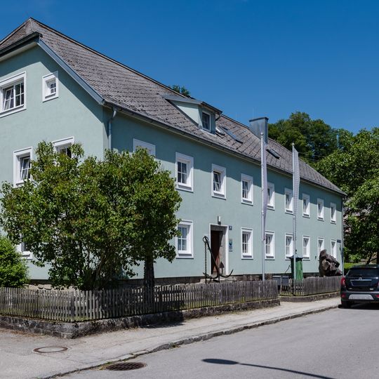 Amtsgebäude, Steinbruchschmiede