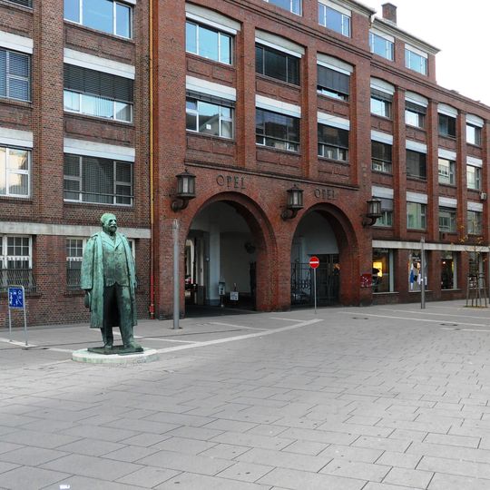 Adam-Opel-Denkmal