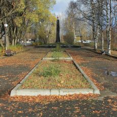 Братская могила воинов, погибших в годы Великой Отечественной войны, в которой захоронен Герой Советского Союза Ивашкин Василий Ильич (1908−1942) (Беломорск)