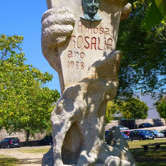 Monumento a Rosalía de Castro