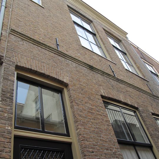 Pand met zadeldak, aansluitend achter wijnstraat 62-66