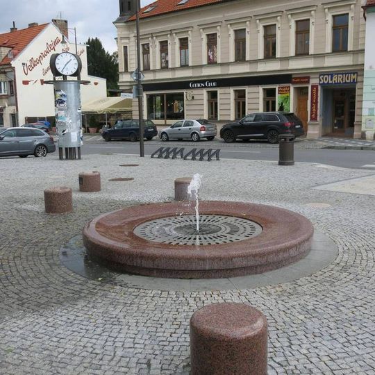 Kašna Na rohu ulic Pražská a Kralupská v Brandýse nad Labem