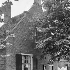 Kerkbrink 18-19, Groet