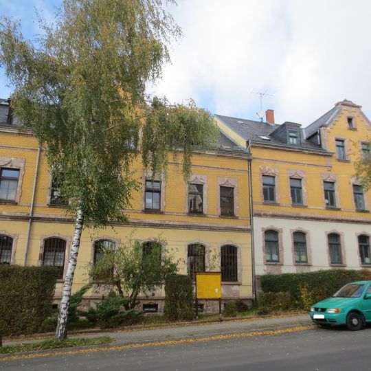 Doppelmietshaus in offener Bebauung mit Vorgarten Lichtenauer Straße 3; 5