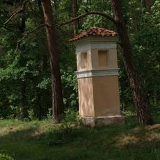 Výklenková kaplička na západním okraji obce pod Kalvárií