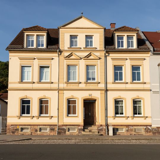 Mietshaus in halboffener Bebauung Talstraße 16