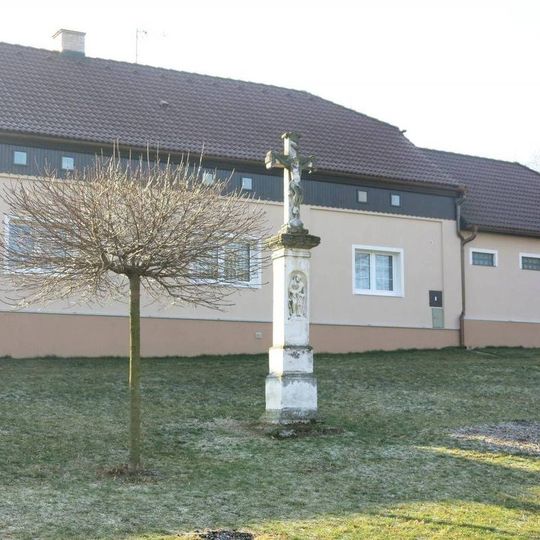 Kříž na návsi v Bitozevsi