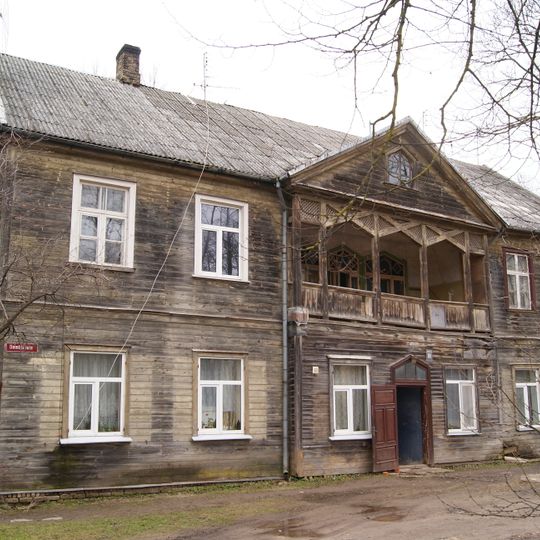 Dzīvojamā ēka Nr. 13