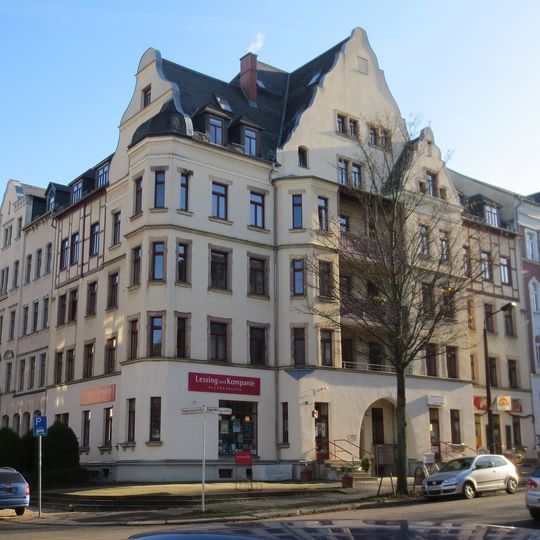 Mietshaus in geschlossener Bebauung in Ecklage Franz-Mehring-Straße 8