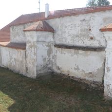 Opevnění s valem kolem kostela svaté Maří Magdaleny