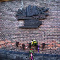 Pamětní deska obětem náletu na kostele v Kralupech nad Vltavou