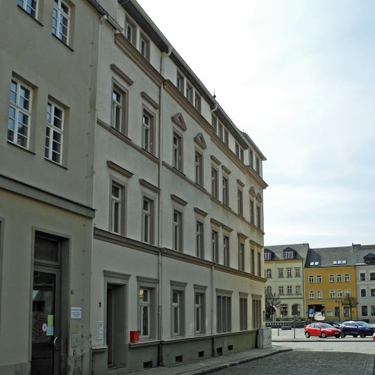 Wohnhaus in geschlossener Bebauung und Ecklage Am Brauhaus 2
