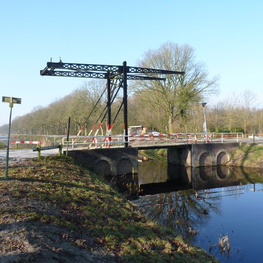 Kanaal de "Hunebrug", tussen Almelo en de voormalige Pruisische grens aangelegd. Gemetselde bruggehoofden en een ijzeren bovenbouw