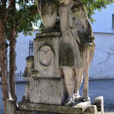 Ev. cintorín Kozia brána, náhrobník so sochami