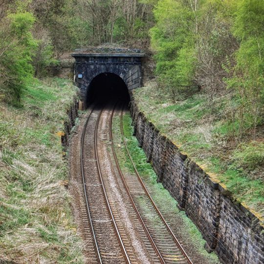 Retaining Walls Or Railway Cutting Extending Southwards From South Portal Of Bramhope Tunnel, At Se 241 407