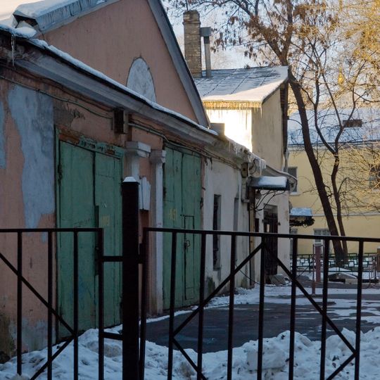 Конюшня и каретный сарай