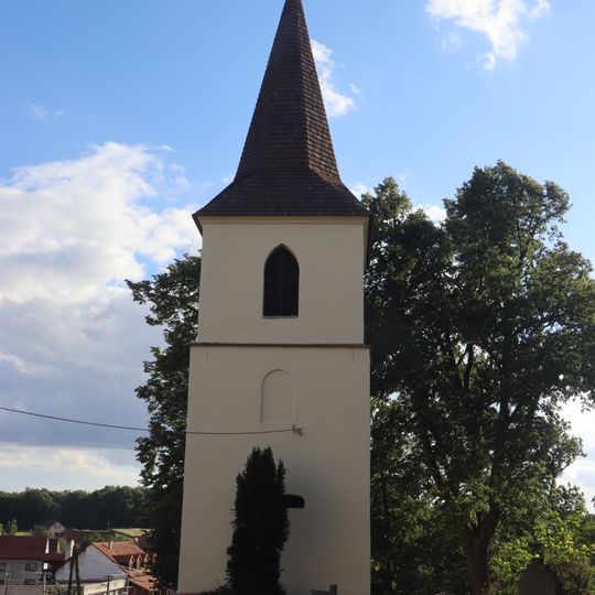 Zvonice u kostela v Jinošově