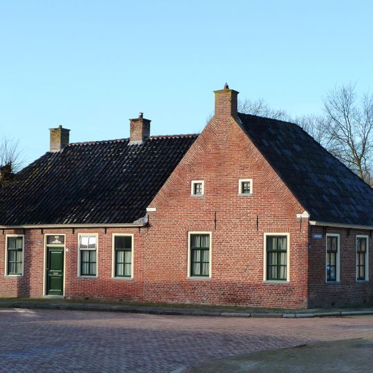 Woonhuis onder zadeldak tussen topgevels