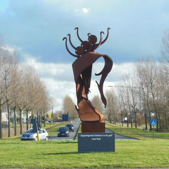 Opspringende kinderen in de golf