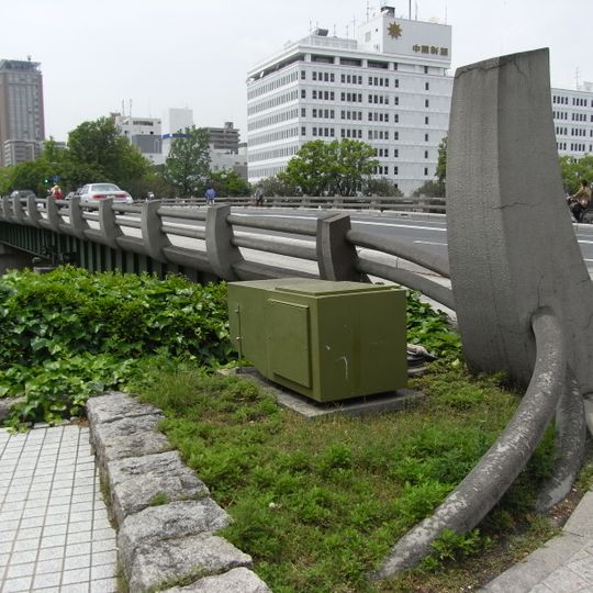 Pont de la paix ouest
