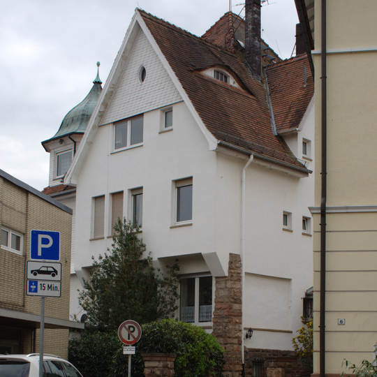 Wohn- und Geschäftshaus