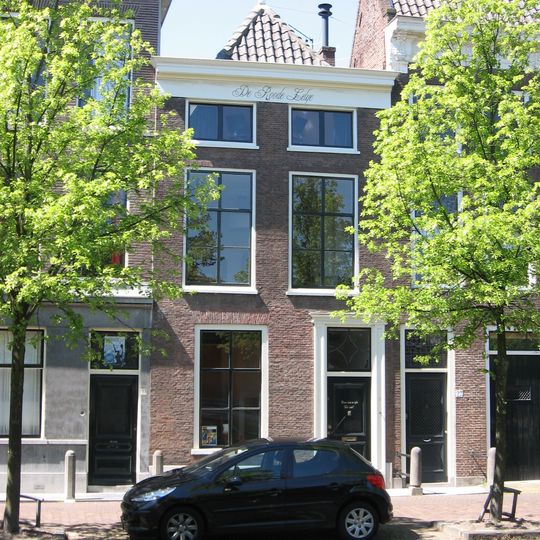 Pand onder schilddak met lage bovenverdieping