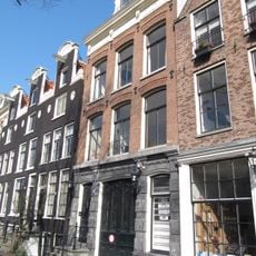 Pand met gevel onder latere punttop