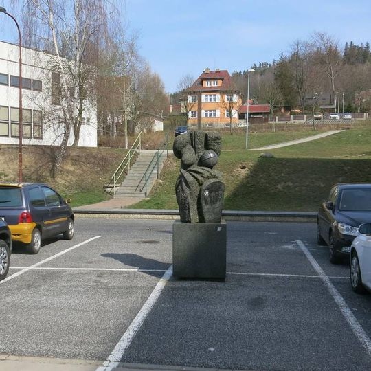 Figurální plastika u vysokoškolských kolejí ve Starém Harcově