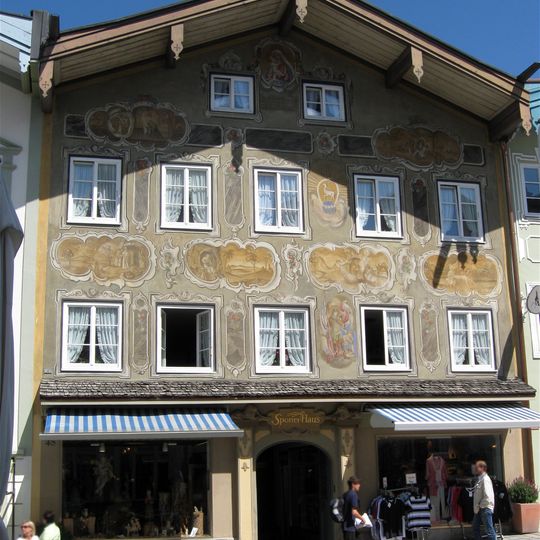 Wohn- und Geschäftshaus, sogenanntes Sporrerhaus