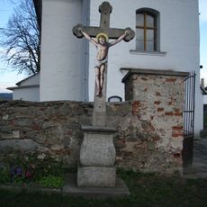 Kříž u kostela sv. Jana Křtitele ve Střížově