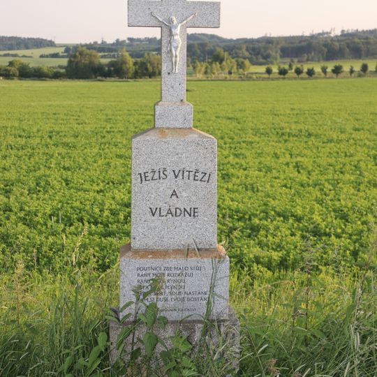 Kříž západně od Čáslavic