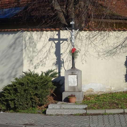 Křížek v Hrnčířích v ulici K Šeberovu