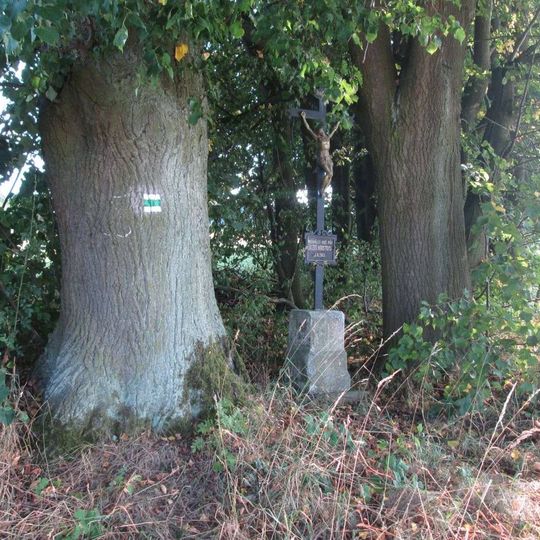 Kříž u rozcestí západně od Milotiček