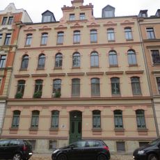 Mietshaus in geschlossener Bebauung Schloßplatz 3